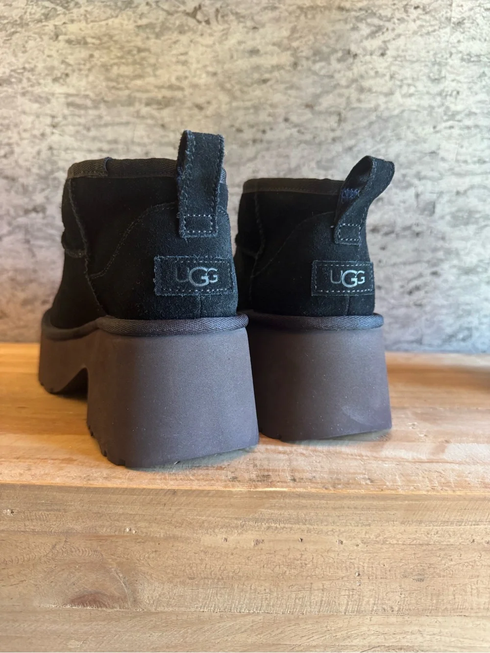 NEW UGG Classic Ultra Mini New Heights Boot - Size 8